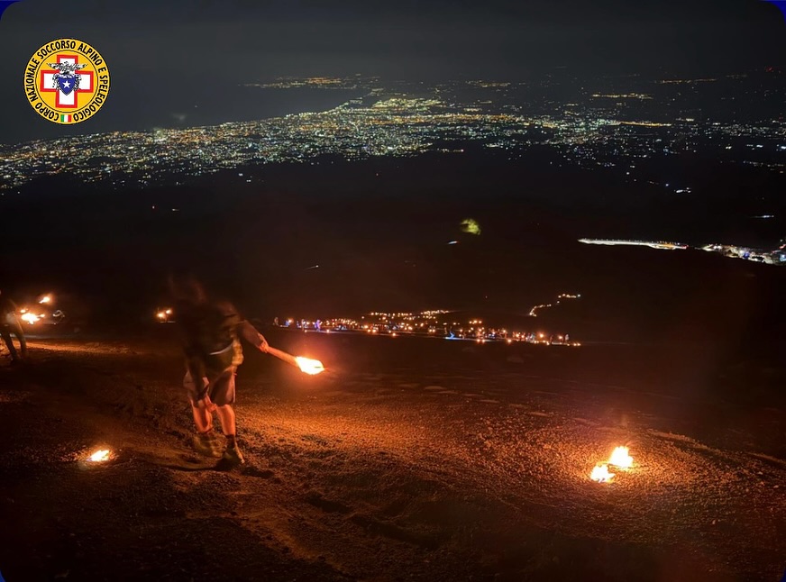 Fiaccolata sull’Etna, soccorsa escursionista colta da malore a quota ...