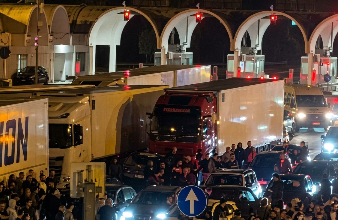 Caro carburante, la protesta dei tir arriva ai caselli di Messina